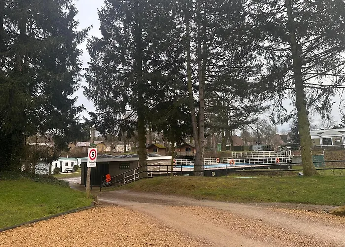 샬레 The Rustic Retreat